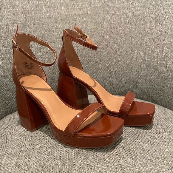 Circus by Sam Edelman - Oversized Block Heel - Picture 1 of 8